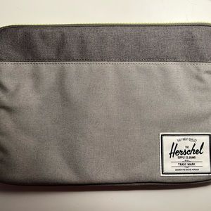 Herschel Laptop Sleeve 8.97"(H) x 12.44"(W)